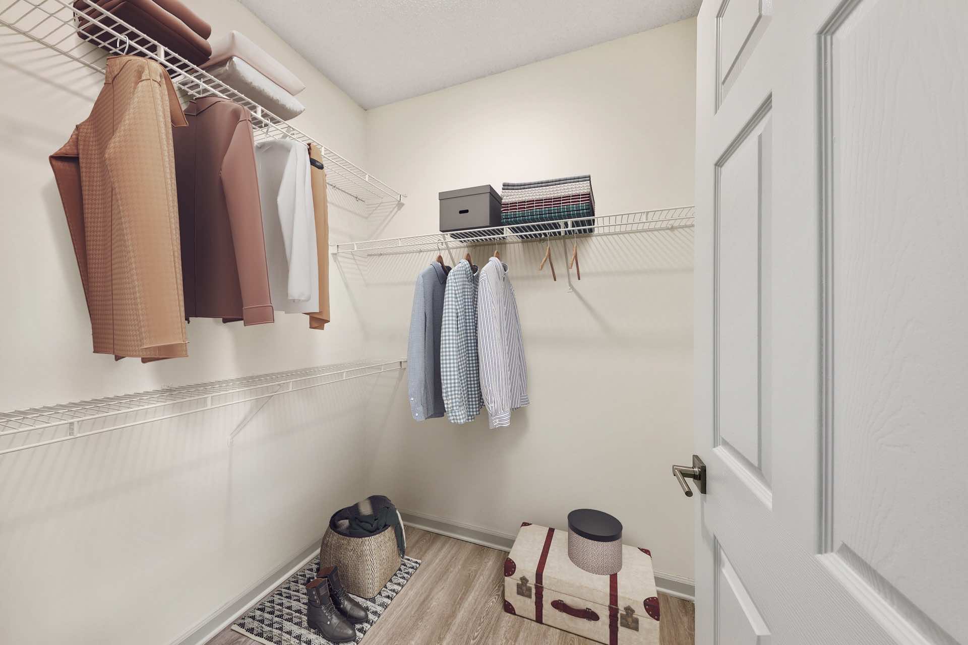 walk-in closet with wood-style flooring and storage shelves